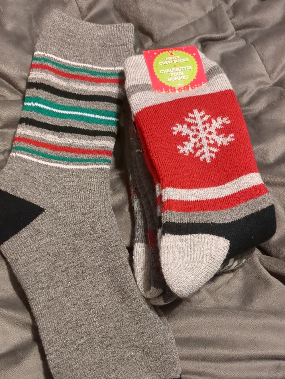 🎄Men's Holiday Crew Socks - Grey & Red Snowflake Pair